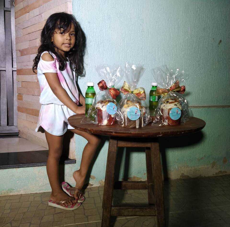 Camacã: Criança de 5 anos faz homenagem e dar presentes para os garis do caminhão coletor de lixo, Frank
